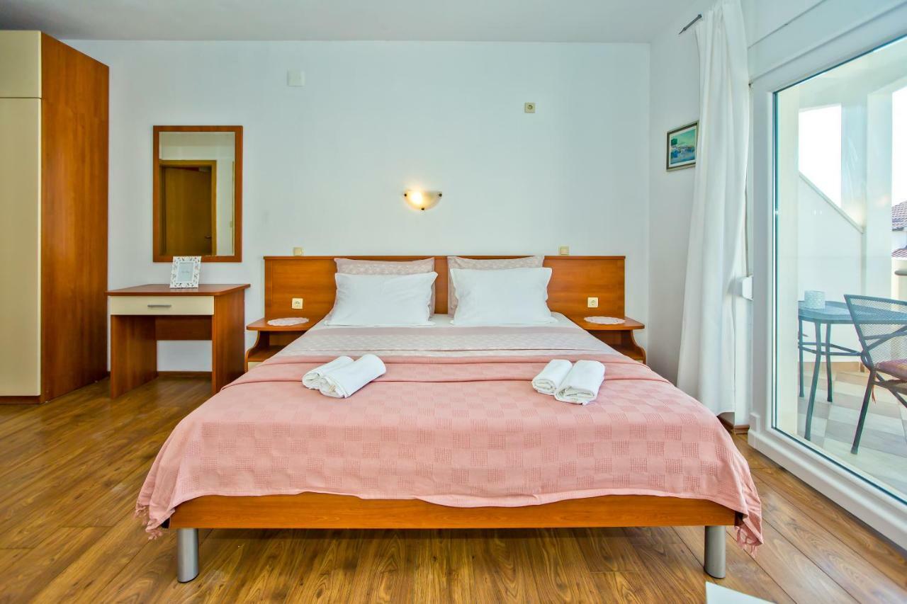Apartments Bubalo Hvar Town Bagian luar foto
